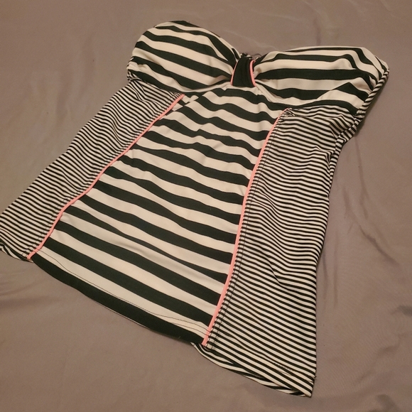 Womans, Full Coverage Swimsuite Top - Picture 1 of 7
